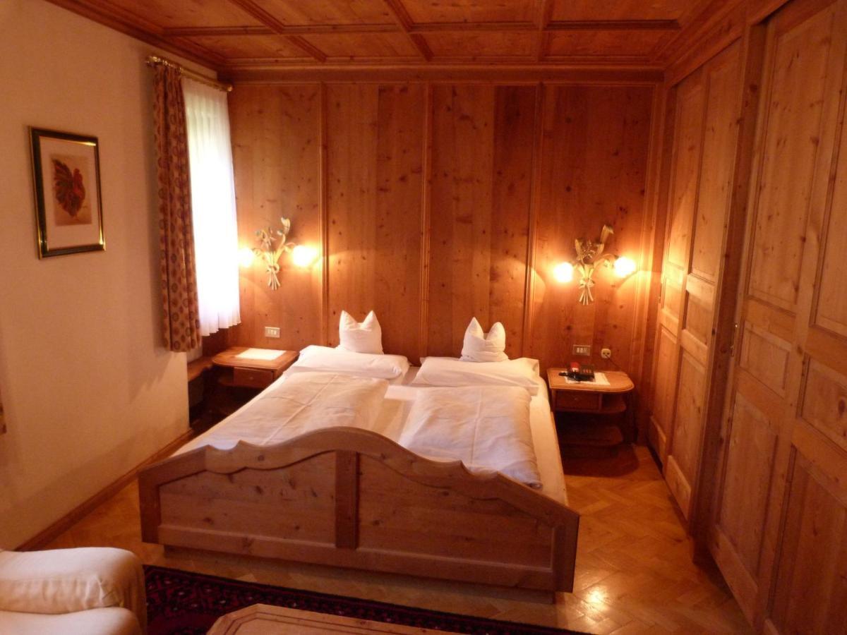 Chalet Ciasa Alexander San Cassiano  Esterno foto